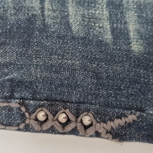 Rose Royce, dark blue denim shorts, rose button and stud details, size 27 5/6 - Picture 6 of 14